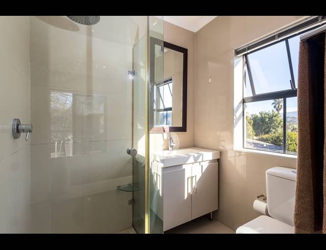 2 BEDROOM FREEHOLD TO LET IN KENRIDGE